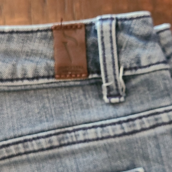 Simply Vera Wang Disrressed Capris. Great Cond. - Picture 3 of 6